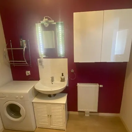 F2 * 贡夫勒维尔洛谢